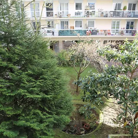 Cozy studio with terrace 15min from République Appartamento Parigi